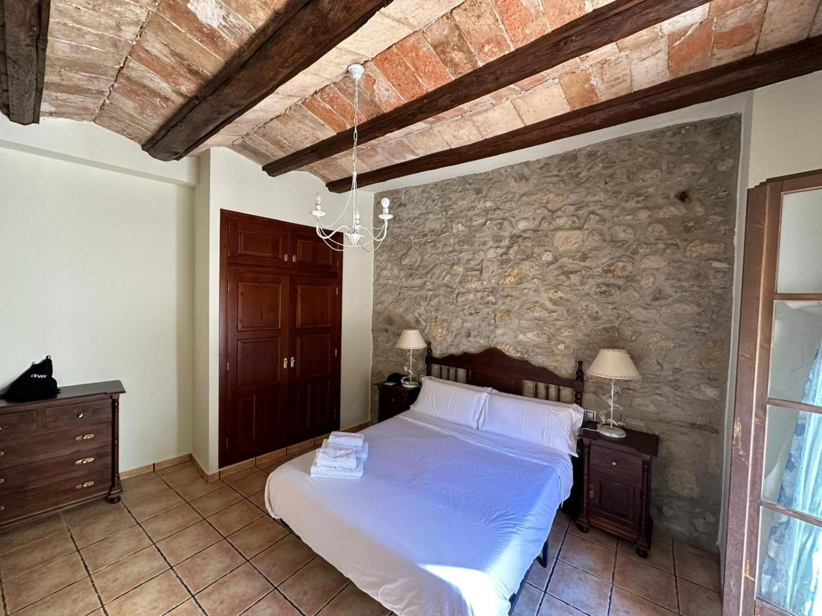 Hotel De La 3*